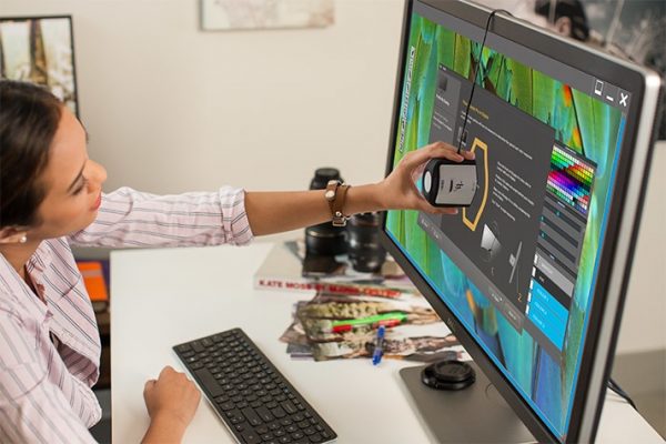 Dell UltraSharp 32 Ultra HD 4K Monitor with PremierColor - Image 2